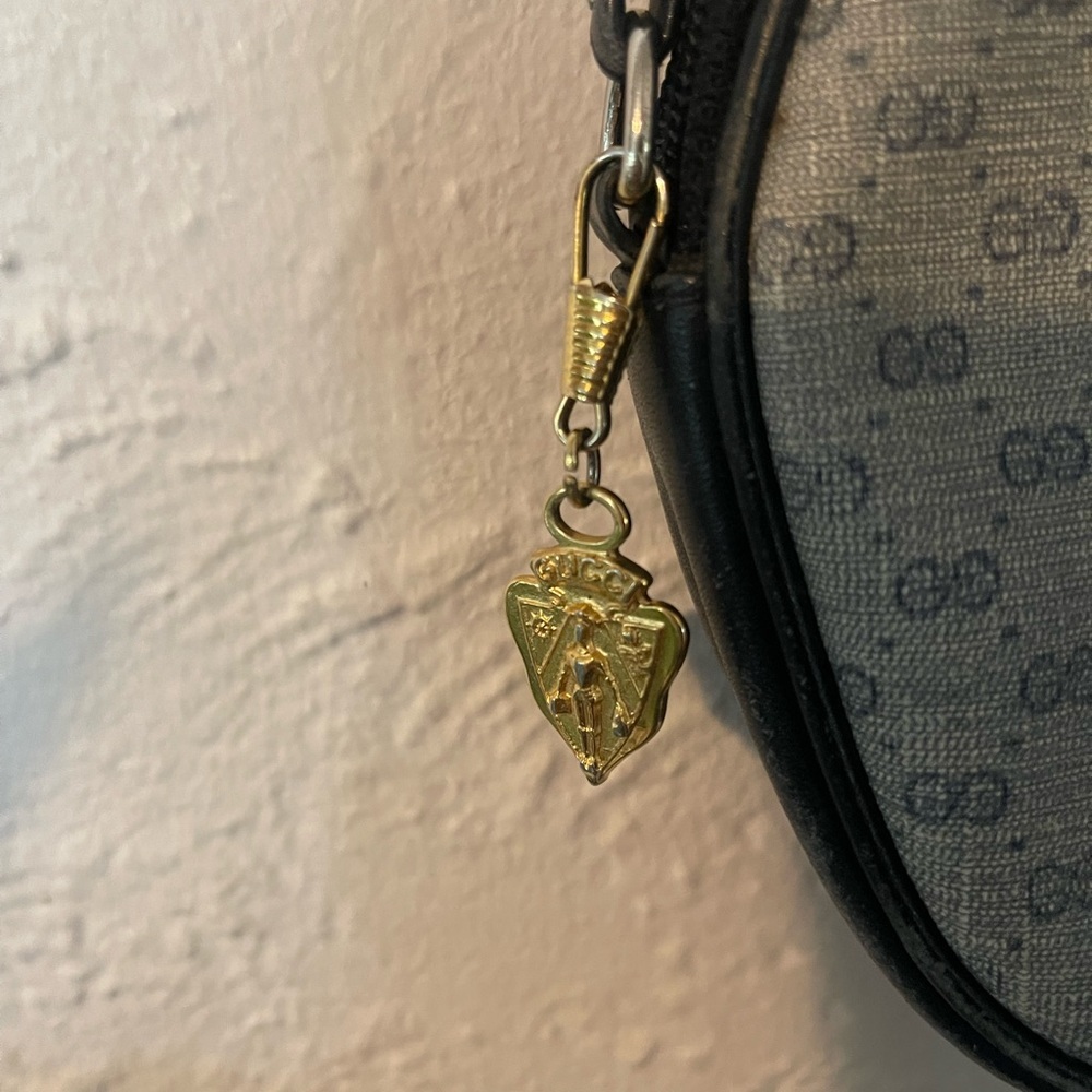 Gucci Vintage Crossbody Purse - Picture 4 of 8